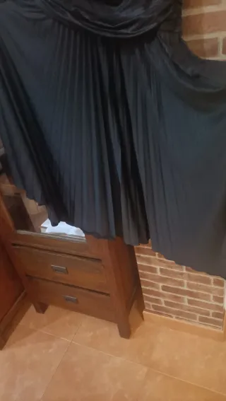 Vestido negro plisado