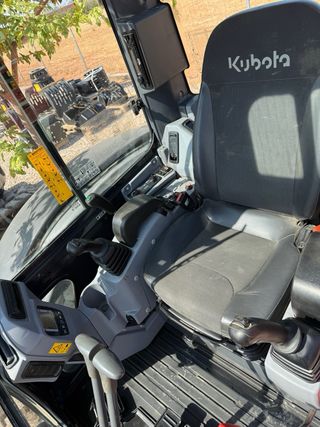 excavadora Kubota U55 2017