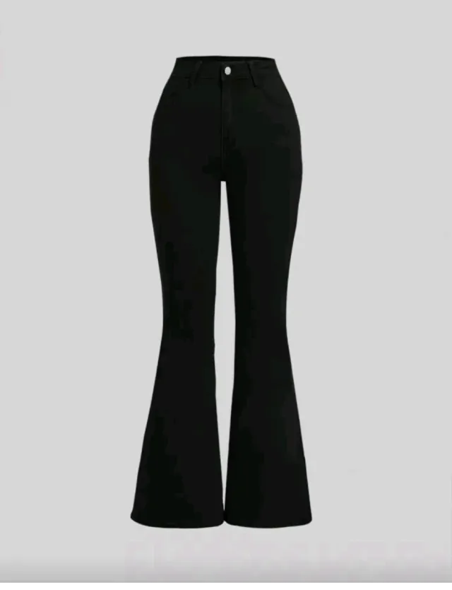 Pantalón vaquero campana negro.
