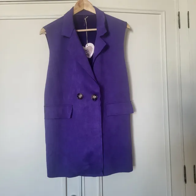 Chaleco morado de doble botonadura