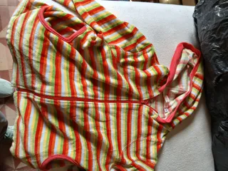 Ropa a rayas con cremallera boboli