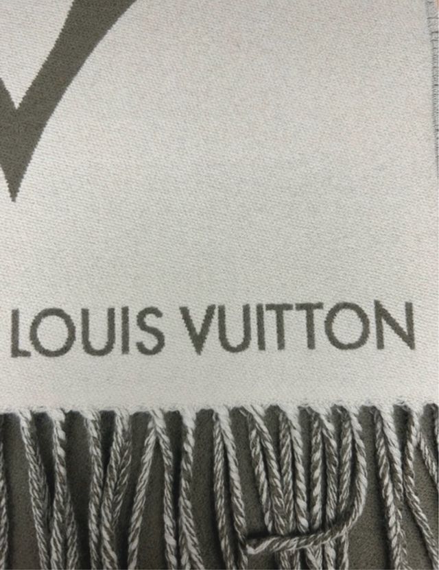 Bufanda Louis Vuitton con flecos