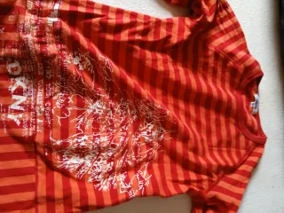 Camiseta DKNY Talla 8/10 Rayas Rojas Naranja