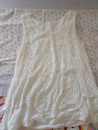 Camiseta blanca de encaje