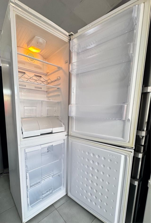 FRIGORÍFICO ANSONIC COMBI NO FROST EN BLANCO