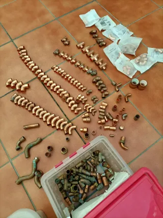 Accesorios y codos de cobre para fontanería