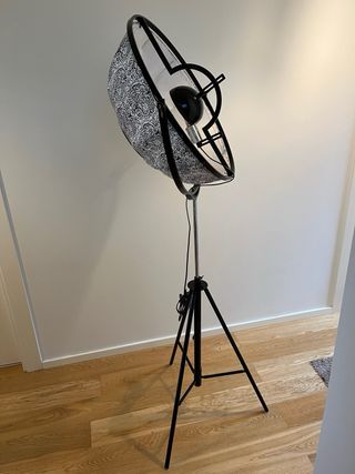 Lámpara de pie diseño moderno