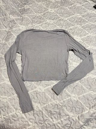 Camiseta manga larga gris crop top