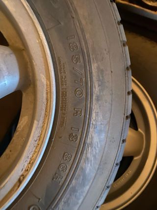Llanta Toyota 185/70 R 13