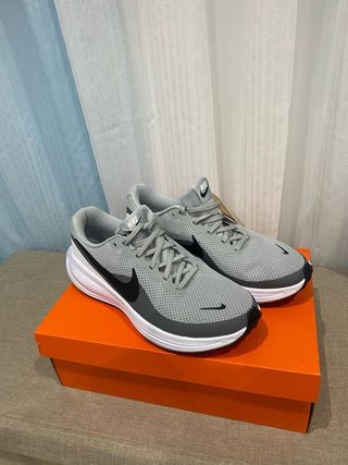 Zapatillas Nike grises y negras