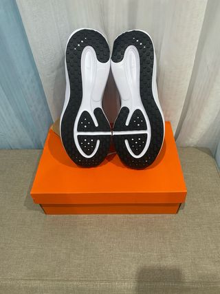 Zapatillas Nike grises y negras