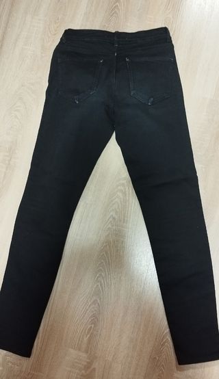 Pantalón vaquero negro Zara Talla 38