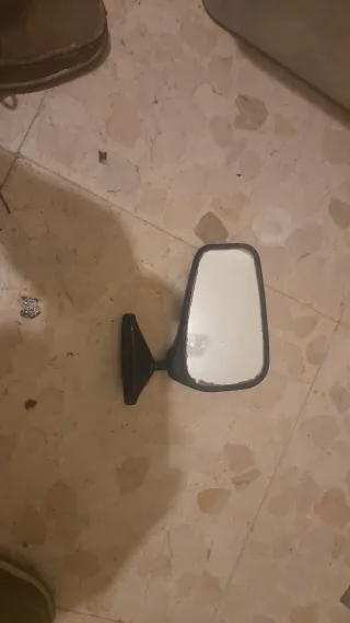 retrovisor coche vintage y faro guzzi 65