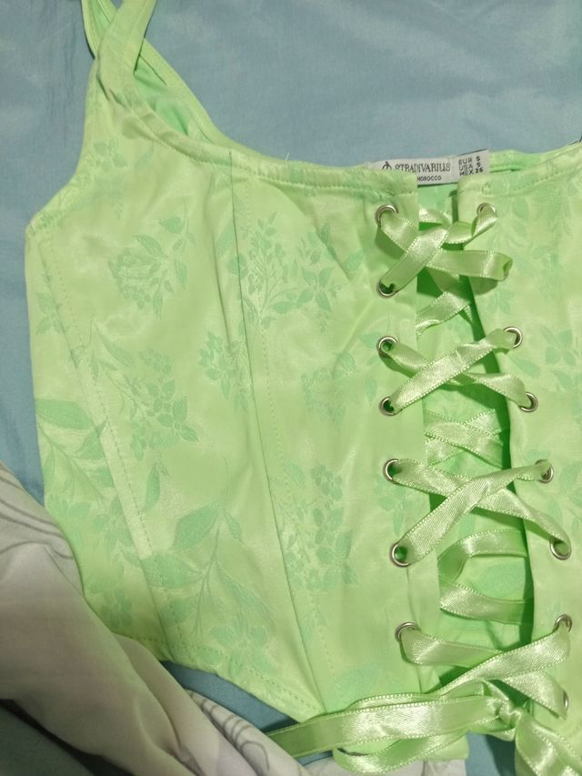 Corsé verde con cordones