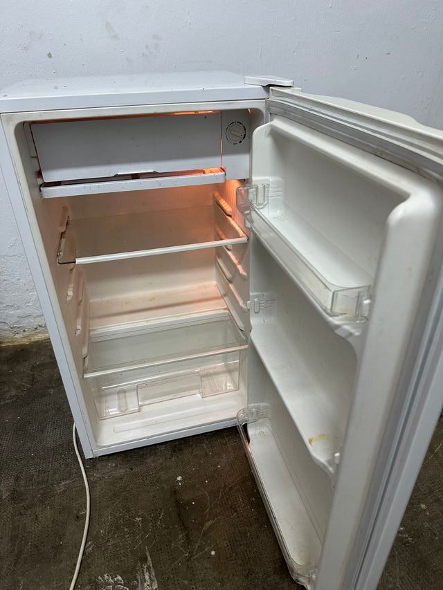 Nevera pequeña blanca