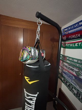 Saco Boxeo Everlast con Guantes y Soporte