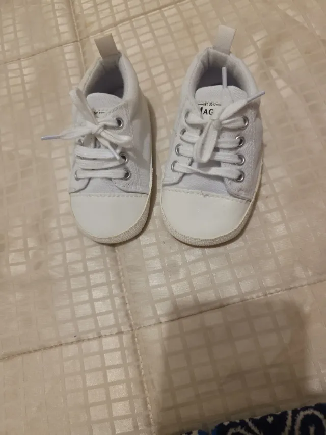Zapatos de bebé blancos
