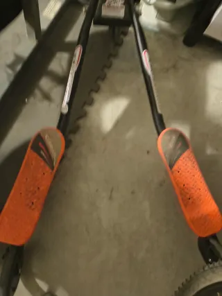 Patín en tijera naranja