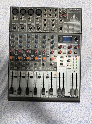 Mesa de Sonido Behringer 1204FX