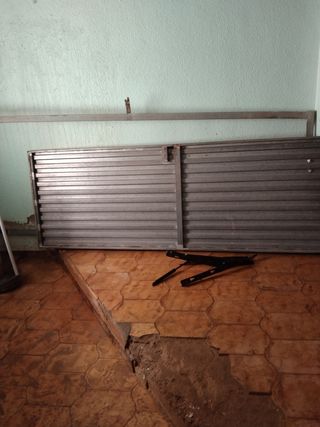 Puerta de hierro galvanizado