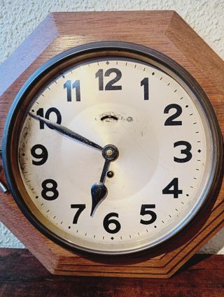 Reloj de pared antiguo alemán de madera Junghans