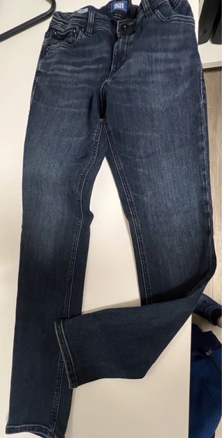 Pantalones vaqueros Jack & Jones 
Talla 14 años
