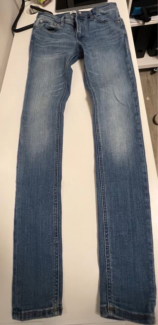 Pantalones vaqueros Jack & Jones 
Talla 14 años
