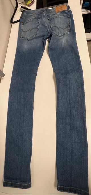 Pantalones vaqueros Jack & Jones 
Talla 14 años
