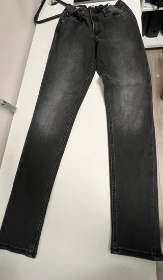Pantalones vaqueros Jack & Jones 
Talla 14 años