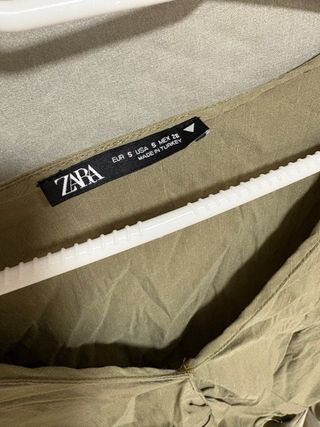 Camisa Zara verde manga larga con lazo 