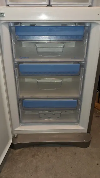 Nevera Indesit 200cm No Frost