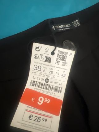 Pantalón con etiqueta 