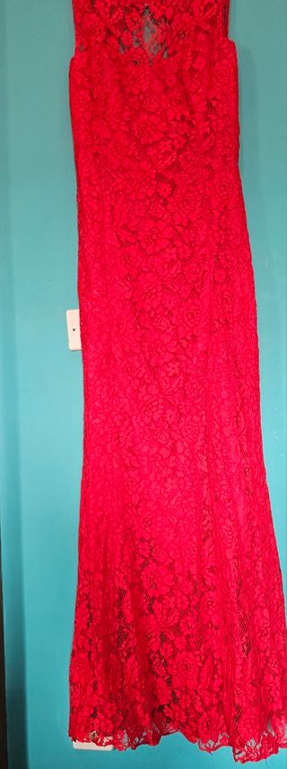 Vestido de fiesta rojo de encaje