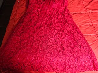 Vestido de fiesta rojo de encaje