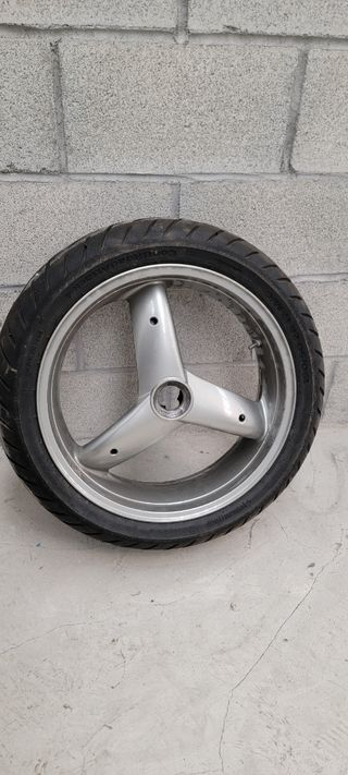 Llantas Triumph Speed Triple 955i con gomas