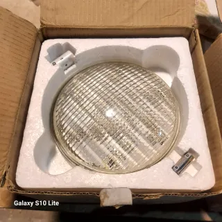 Nuove luci per piscina