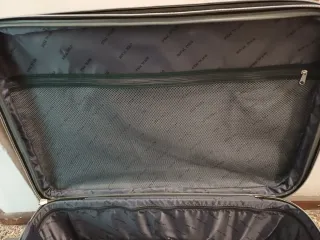 Maleta grande de viaje ROYAL POLO. Está en buenas 