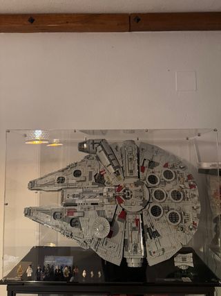 Lego Millennium Falcon UCS 75192 con vitrina