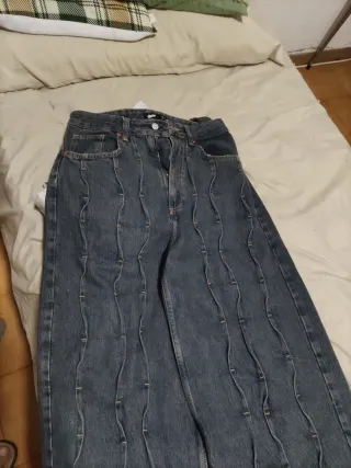 Pantalones baggy vaqueros con diseño