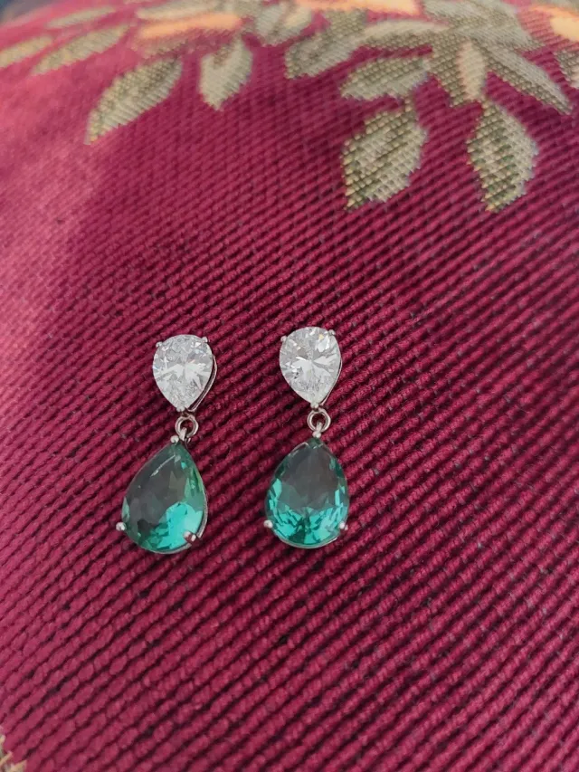 Pendientes con piedra verde