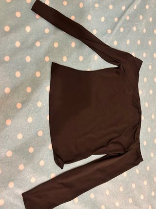 Camiseta hombros descubiertos manga larga