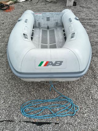 Semirrígida AB seminueva. Modelo "UL 8" Hipalón