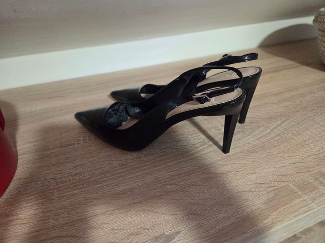 Zapatos de tacón Zara negros