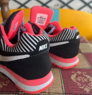 Zapatillas Nike Negras y Rosas