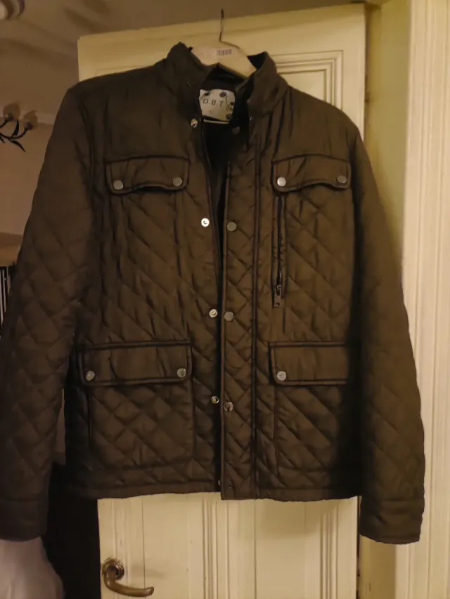 Chaqueta acolchada verde oliva hombre DBT