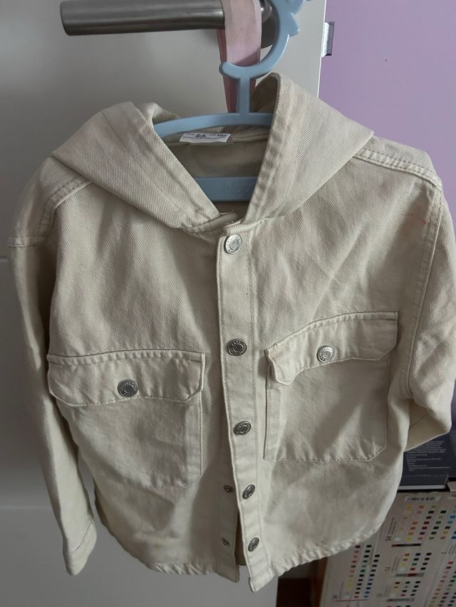 Sobrecamisa con capucha color beige