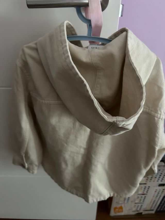 Sobrecamisa con capucha color beige