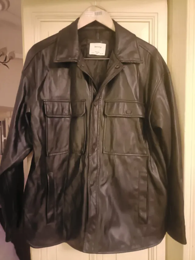Chaqueta Bershka Negra Talla M