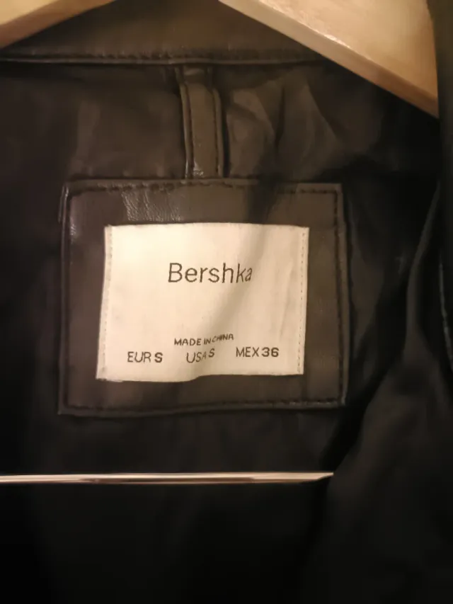 Chaqueta Bershka Negra Talla M