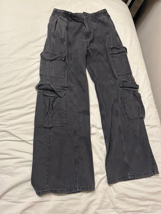 Pantalones cargo grises Bershka